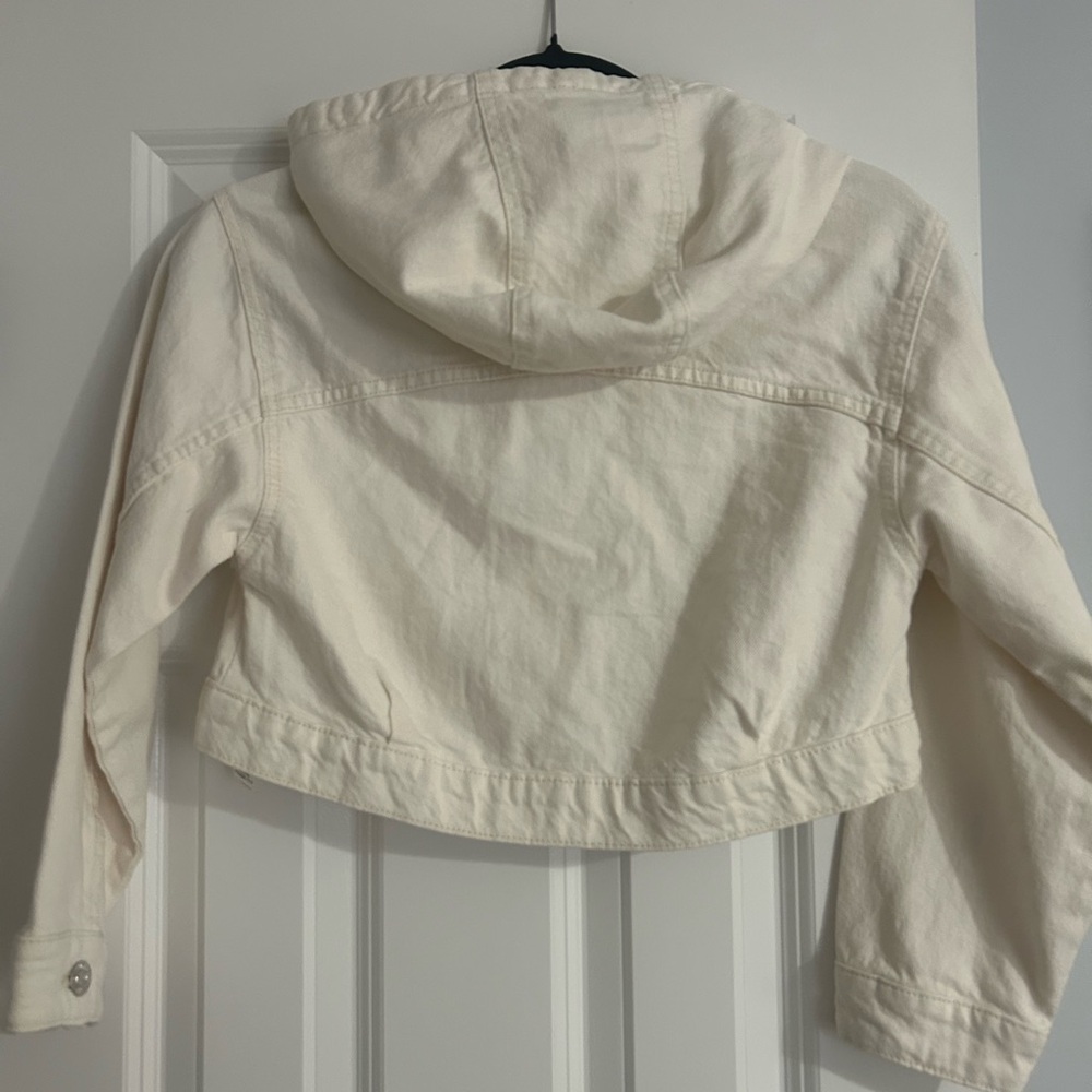 NWT Zara Cream Cropped Jean Jacket with Classic Design - Picture 4 of 5